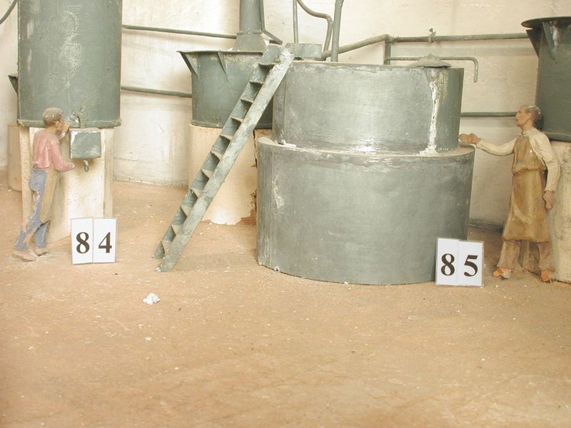 DESTIL.LACIÓ I CRIANÇA DEL BRANDY [figura], Castells Martí, Martí, entre el 1950 i 1952.