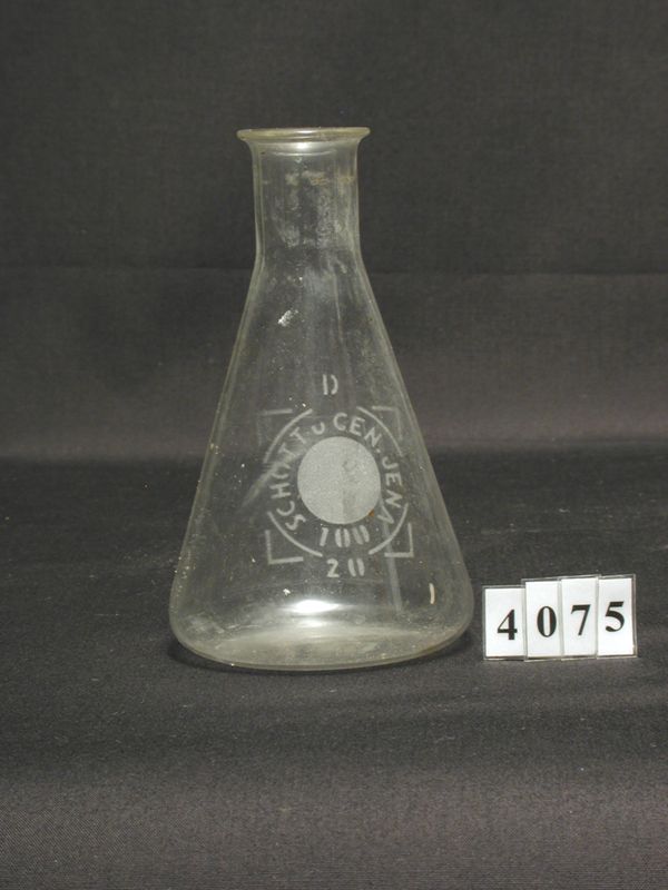 matràs Erienmeyer [laboratory flask], Schott & Gen, primera meitat segle XX