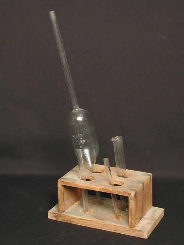 tub d'assaig graduat 1-15 cc de 2 en 2 [test tubes], primera meitat segle XX