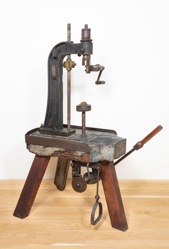 màquina de lligar morrions [lligadora de filferro], Josep Bosch Constructor, primera meitat segle XX