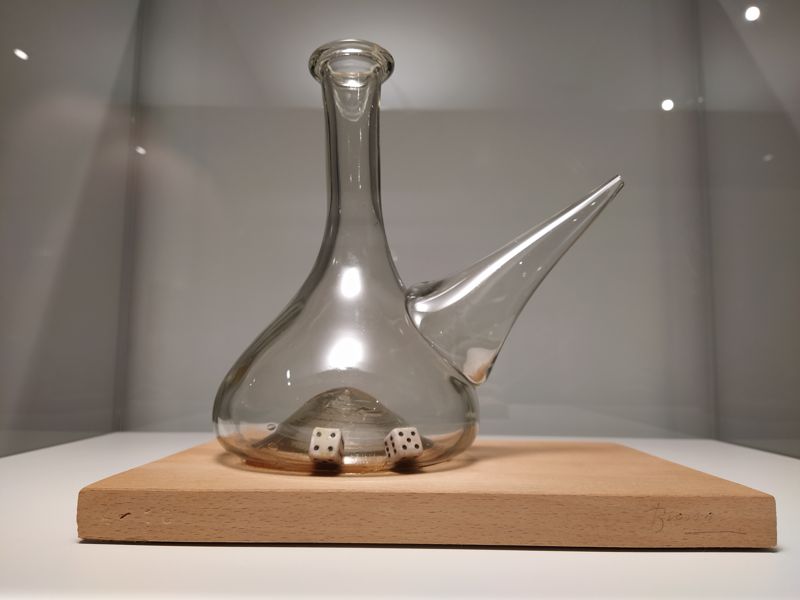 Porró amb daus [assemblatge], Joan Brossa i Cuervo, segona meitat segle XX